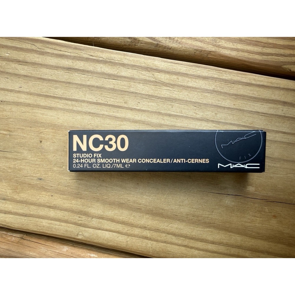 MAC Studio Fix 24HR Smooth Wear Concealer (NC30) .24oz/7ml NIB